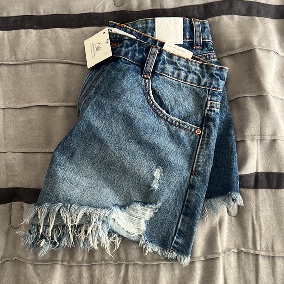 Zara mid rise relaxed short size 8 US - Picture 3 of 3